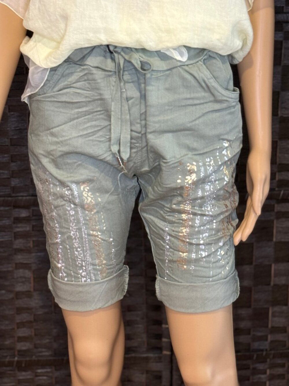 WOMEN STRETCHY SHORTS SIZE S/L